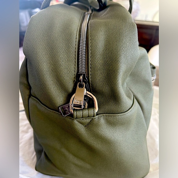 ✈️✈️  Lug Charger Matte Luxe Vegan Leather Bag - Touch feel tactile - Picture 14 of 15